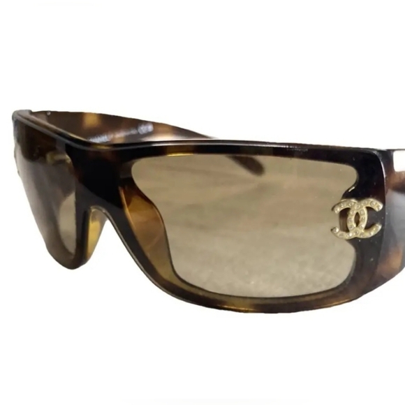 Authentic Chanel Signature Sunglassed - Picture 1 of 12